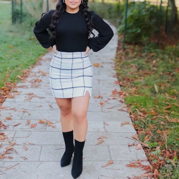 LULUS Spence white plaid mini skirt NEVER WORN - Picture 2 of 10